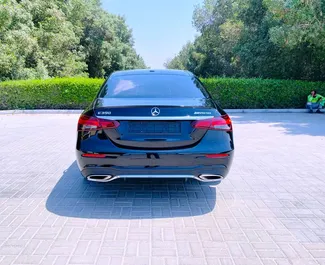 Noleggio Mercedes-Benz E350. Auto Premium, Lusso per il noleggio negli Emirati Arabi Uniti ✓ Cauzione di Deposito di 2500 AED ✓ Opzioni assicurative RCT.