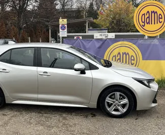 Vista frontale di un noleggio Toyota Corolla Touring Sports a Budapest, Ungheria ✓ Auto #4750. ✓ Cambio Automatico TM ✓ 1 recensioni.