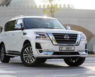 Vista frontale di un noleggio Nissan Patrol a Dubai, Emirati Arabi Uniti ✓ Auto #13623. ✓ Cambio Automatico TM ✓ 0 recensioni.
