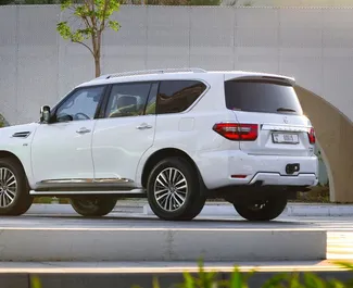 Noleggio Nissan Patrol. Auto Premium, Lusso, SUV per il noleggio negli Emirati Arabi Uniti ✓ Cauzione di Deposito di 2500 AED ✓ Opzioni assicurative RCT.