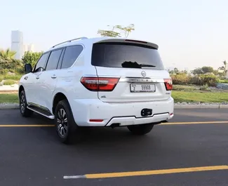 Noleggio Nissan Patrol. Auto Premium, Lusso, SUV per il noleggio negli Emirati Arabi Uniti ✓ Cauzione di Deposito di 2500 AED ✓ Opzioni assicurative RCT.