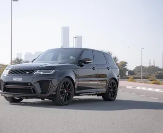 Vista frontale di un noleggio Land Rover Range Rover Sport SVR a Dubai, Emirati Arabi Uniti ✓ Auto #13628. ✓ Cambio Automatico TM ✓ 0 recensioni.
