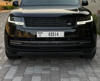 Land Rover Range Rover 2024 disponibile per il noleggio a Dubai, con limite di chilometraggio di illimitato.