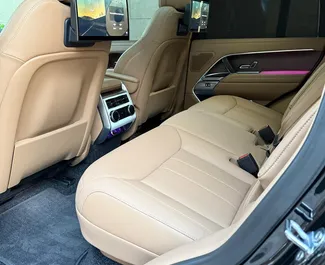 Land Rover Range Rover 2024 con sistema A trazione integrale, disponibile a Dubai.