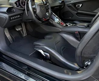 Lamborghini Huracan 2020 disponibile per il noleggio a Dubai, con limite di chilometraggio di illimitato.