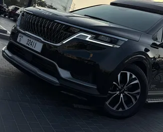Noleggio Kia Carnival. Auto Comfort, Crossover, Monovolume per il noleggio negli Emirati Arabi Uniti ✓ Cauzione di Deposito di 2500 AED ✓ Opzioni assicurative RCT.