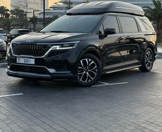 Noleggio auto Kia Carnival 2022 negli Emirati Arabi Uniti, con carburante Benzina e 272 cavalli di potenza ➤ A partire da 250 AED al giorno.