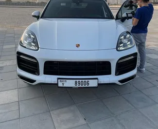 Noleggio Porsche Cayenne. Auto Premium, Lusso, SUV per il noleggio negli Emirati Arabi Uniti ✓ Cauzione di Deposito di 2500 AED ✓ Opzioni assicurative RCT.