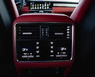 Porsche Cayenne 2019 disponibile per il noleggio a Dubai, con limite di chilometraggio di illimitato.