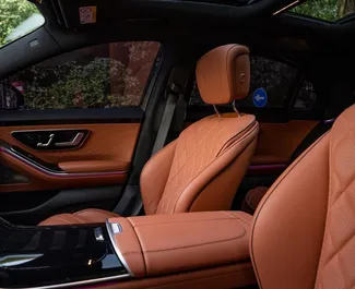 Mercedes-Benz S500 2021 con sistema A trazione integrale, disponibile a Dubai.