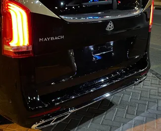 Mercedes-Benz Viano 2024 disponibile per il noleggio a Dubai, con limite di chilometraggio di illimitato.