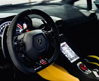 Lamborghini Huracan STO 2023 con sistema A trazione posteriore, disponibile a Dubai.