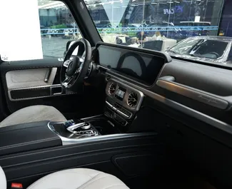 Mercedes-Benz G63 2024 disponibile per il noleggio a Dubai, con limite di chilometraggio di illimitato.