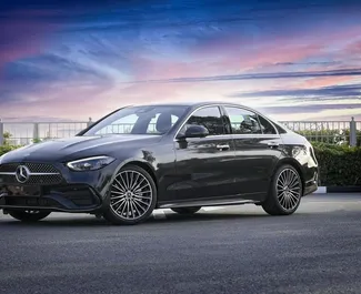 Noleggio Mercedes-Benz C200. Auto Comfort, Premium per il noleggio negli Emirati Arabi Uniti ✓ Cauzione di Deposito di 2500 AED ✓ Opzioni assicurative RCT.