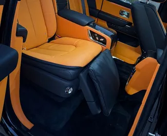 Noleggio auto Rolls-Royce Cullinan #13579 Automatico a Dubai, dotata di motore 45,0L ➤ Da Mohammad negli Emirati Arabi Uniti.