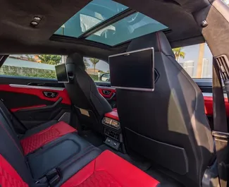 Vista frontale di un noleggio Lamborghini Urus a Dubai, Emirati Arabi Uniti ✓ Auto #13600. ✓ Cambio Automatico TM ✓ 0 recensioni.