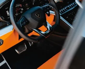 Noleggio Lamborghini Urus. Auto Premium, Lusso, Crossover per il noleggio negli Emirati Arabi Uniti ✓ Cauzione di Deposito di 2500 AED ✓ Opzioni assicurative RCT.