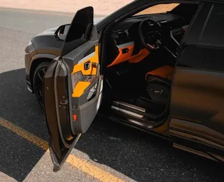 Motore Benzina da 4,0L di Lamborghini Urus 2023 per il noleggio a Dubai.