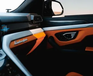 Lamborghini Urus 2023 disponibile per il noleggio a Dubai, con limite di chilometraggio di illimitato.