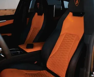 Lamborghini Urus 2023 con sistema A trazione integrale, disponibile a Dubai.