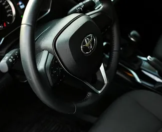 Toyota Corolla Sedan 2025 disponibile per il noleggio a Dubai, con limite di chilometraggio di illimitato.