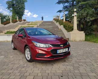 Interni di Chevrolet Cruze in affitto in Georgia. Un'ottima auto da 5 posti con cambio Automatico.
