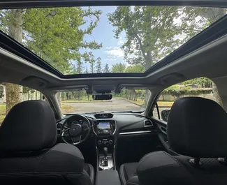 Interni di Subaru Forester in affitto in Georgia. Un'ottima auto da 5 posti con cambio Automatico.