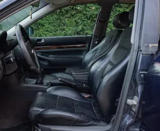 Audi A4 2001 disponibile per il noleggio a Durazzo, con limite di chilometraggio di illimitato.