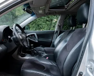 Toyota Rav4 2007 disponibile per il noleggio a Durazzo, con limite di chilometraggio di illimitato.