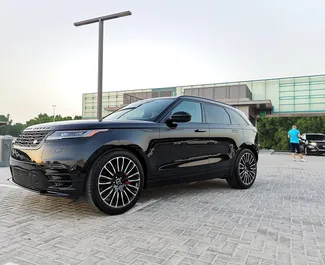Vista frontale di un noleggio Land Rover Range Rover Velar a Dubai, Emirati Arabi Uniti ✓ Auto #13635. ✓ Cambio Automatico TM ✓ 0 recensioni.