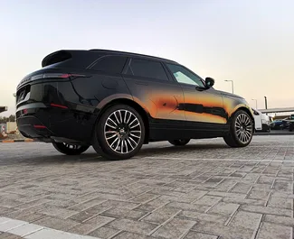 Noleggio Land Rover Range Rover Velar. Auto Comfort, Premium, Crossover per il noleggio negli Emirati Arabi Uniti ✓ Cauzione di Deposito di 2500 AED ✓ Opzioni assicurative RCT.