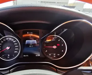 Motore Benzina da 2,0L di Mercedes-Benz Viano 2023 per il noleggio a Dubai.