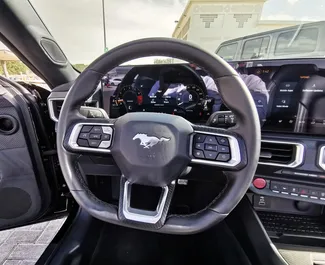 Noleggio auto Ford Mustang Cabrio 2024 negli Emirati Arabi Uniti, con carburante Benzina e 450 cavalli di potenza ➤ A partire da 550 AED al giorno.