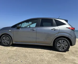 Interni di Nissan Note in affitto a Cipro. Un'ottima auto da 5 posti con cambio Automatico.