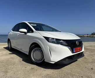 Nissan Note 2022 disponibile per il noleggio a Larnaca, con limite di chilometraggio di illimitato.