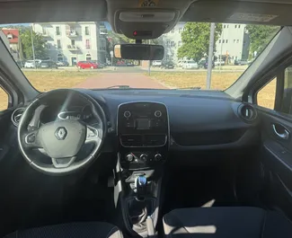 Noleggio Renault Clio 4. Auto Economica per il noleggio in Montenegro ✓ Cauzione di Senza deposito ✓ Opzioni assicurative RCT, SCDW, All'estero.