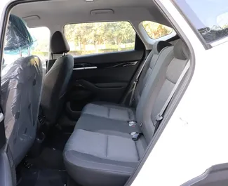 Vista frontale di un noleggio Kia Seltos a Dubai, Emirati Arabi Uniti ✓ Auto #13577. ✓ Cambio Automatico TM ✓ 0 recensioni.
