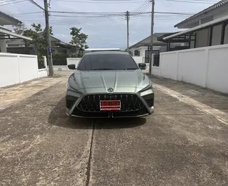 Vista frontale di un noleggio MG 5/GT all'aeroporto di Phuket, Thailandia ✓ Auto #14032. ✓ Cambio Automatico TM ✓ 0 recensioni.