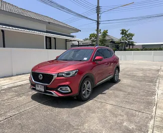 Vista frontale di un noleggio MG HS all'aeroporto di Phuket, Thailandia ✓ Auto #14033. ✓ Cambio Automatico TM ✓ 0 recensioni.