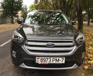 Interni di Ford Kuga in affitto in Bielorussia. Un'ottima auto da 5 posti con cambio Automatico.