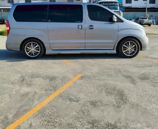 Noleggio Hyundai H1. Auto Comfort, Crossover, Monovolume per il noleggio in Thailandia ✓ Cauzione di Deposito di 20000 THB ✓ Opzioni assicurative RCT, CDW, SCDW, Giovane.