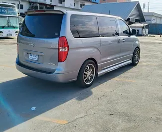 Motore Diesel da 2,5L di Hyundai H1 2017 per il noleggio all'aeroporto Suvarnabhumi di Bangkok.