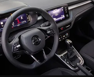 Vista frontale di un noleggio Skoda Fabia a Budva, Montenegro ✓ Auto #14082. ✓ Cambio Automatico TM ✓ 0 recensioni.