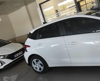Vista frontale di un noleggio Hyundai i20 a Fethiye, Turchia ✓ Auto #11770. ✓ Cambio Automatico TM ✓ 0 recensioni.