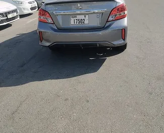 Vista frontale di un noleggio Mitsubishi Attrage a Dubai, Emirati Arabi Uniti ✓ Auto #11617. ✓ Cambio Automatico TM ✓ 0 recensioni.