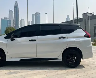 Vista frontale di un noleggio Mitsubishi Xpander a Dubai, Emirati Arabi Uniti ✓ Auto #13985. ✓ Cambio Automatico TM ✓ 0 recensioni.