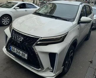 Noleggio Toyota Rush. Auto Comfort, Crossover, Monovolume per il noleggio in Georgia ✓ Cauzione di Senza deposito ✓ Opzioni assicurative RCT, SCDW, FDW, Passeggeri.