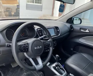 Noleggio Kia Pegas. Auto Economica per il noleggio negli Emirati Arabi Uniti ✓ Cauzione di Deposito di 500 AED ✓ Opzioni assicurative RCT.