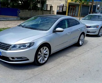 Vista frontale di un noleggio Volkswagen Passat-CC a Tirana, Albania ✓ Auto #13646. ✓ Cambio Automatico TM ✓ 0 recensioni.