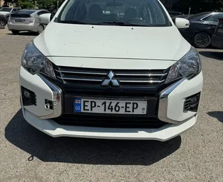 Vista frontale di un noleggio Mitsubishi Attrage a Tbilisi, Georgia ✓ Auto #13659. ✓ Cambio Automatico TM ✓ 0 recensioni.